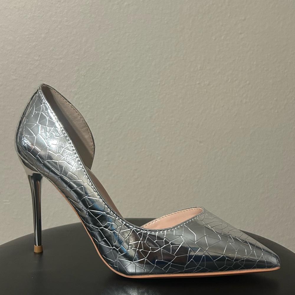Metallic Geometric Court Pumps